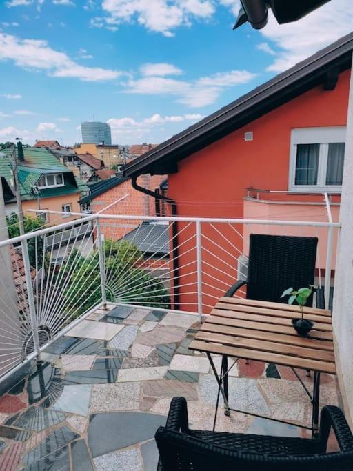 Udoban Stan Sa Terasom U Mirnom Okruzenju Apartment Zagreb Ngoại thất bức ảnh